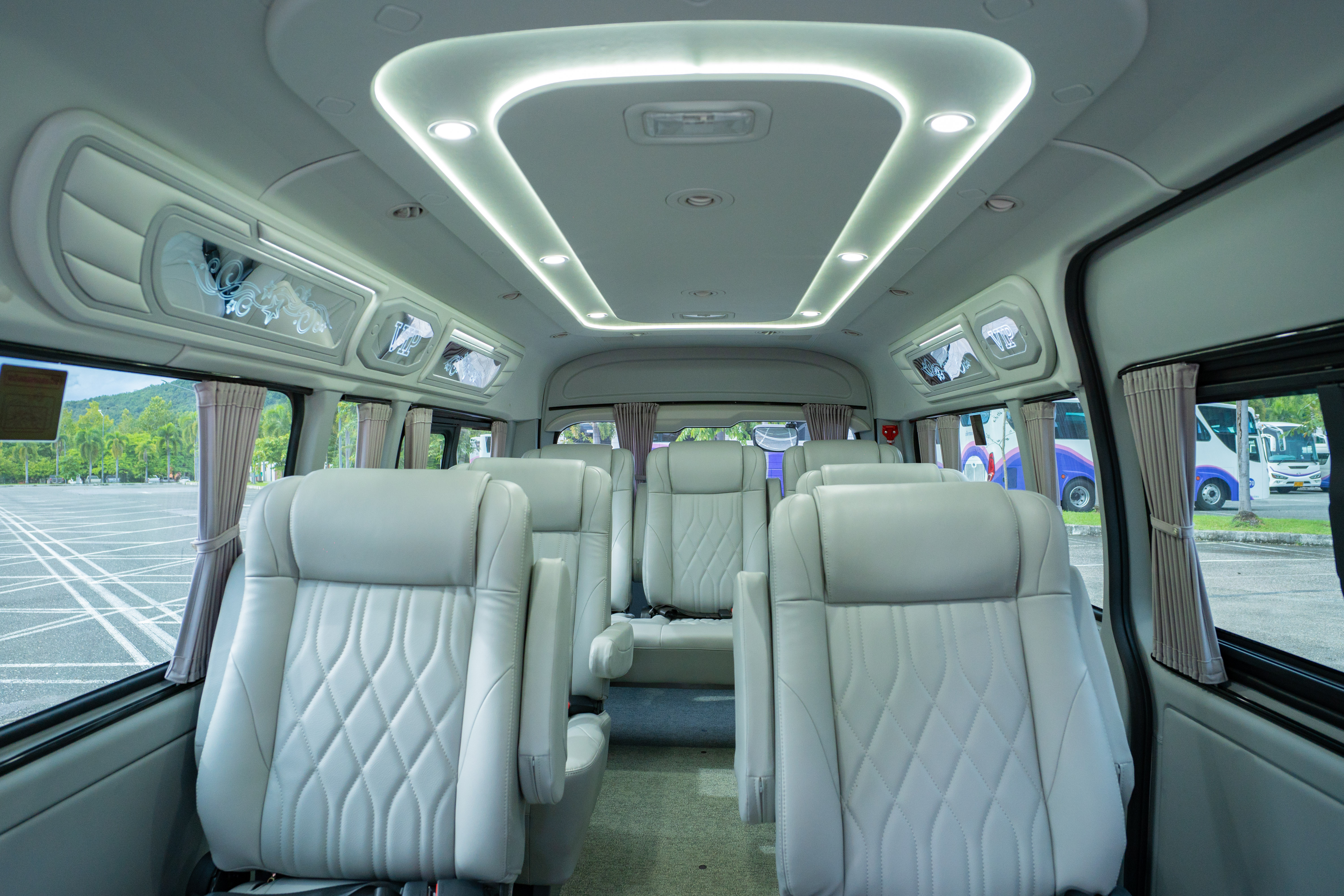 รีวิวการใช้บริการรถตู้ VIP 7 ที่นั่งกับทาง สแตนดาร์ด ทัวร์